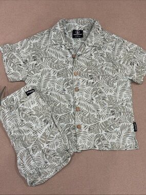 Volcom Boys Sage Green White Tropical Palm Button Down Shirt Size T3